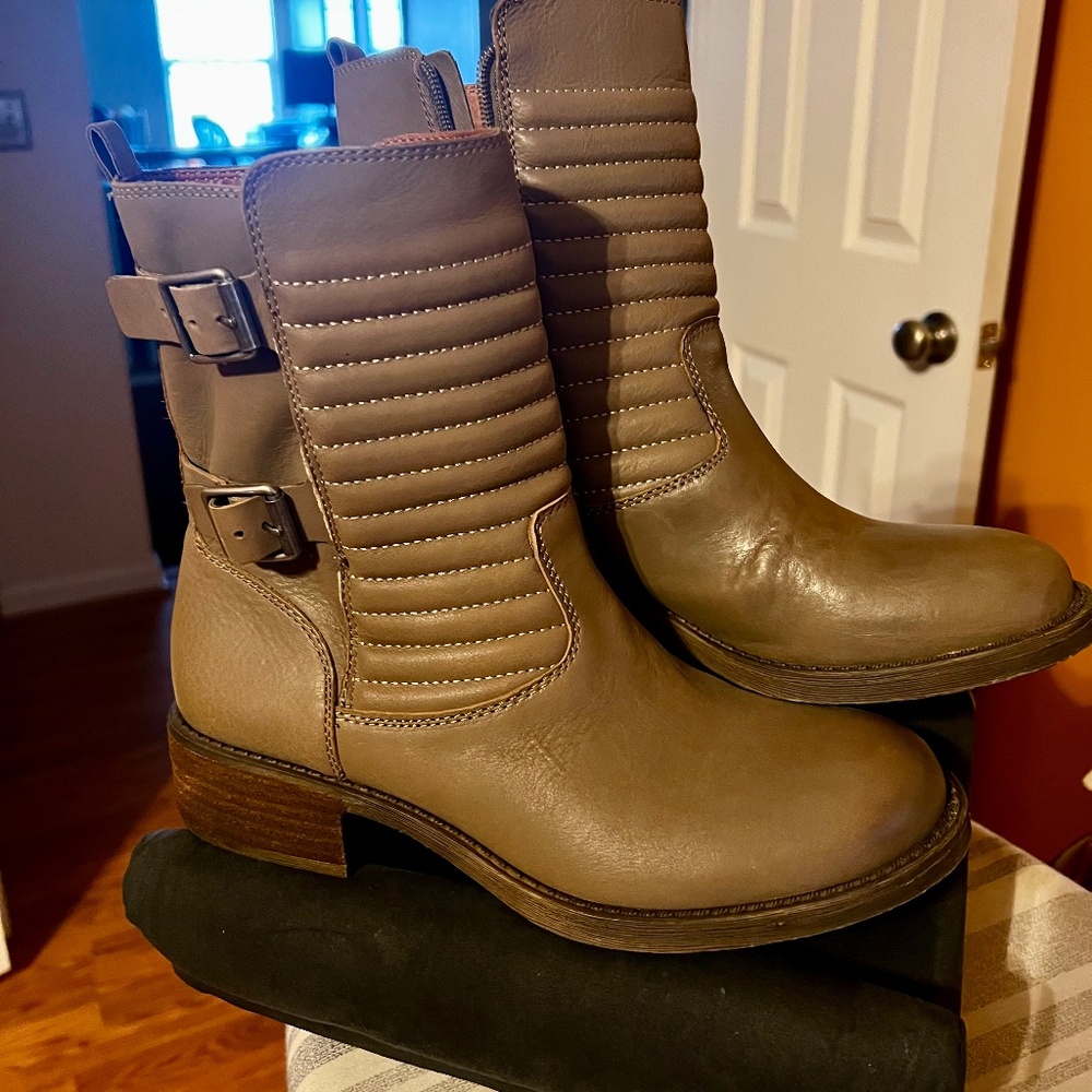 Ladies boots